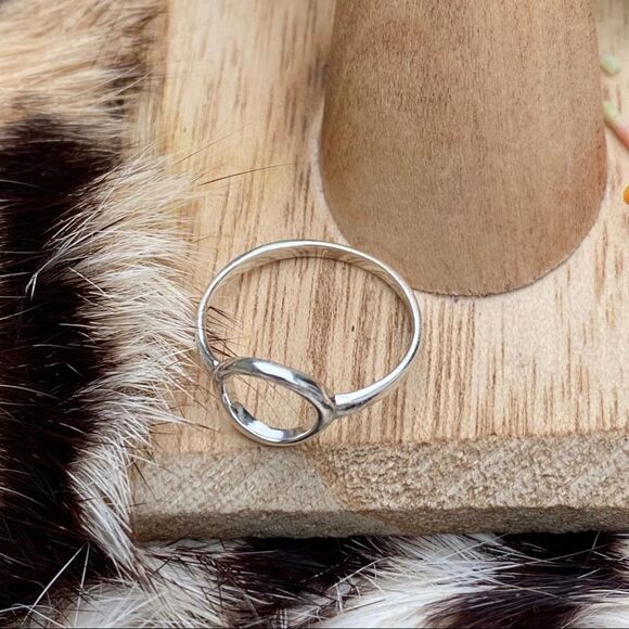 Small Open Circle Sterling Silver Ring Size 7 - Picture 4 of 5